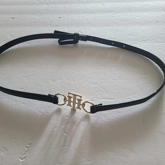 Tommy Hilfiger Accessories - Tommy Hilfiger Women's TH Horsebit statement buckle skinny fashion leather belt